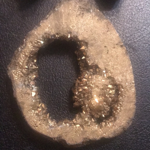 Gold Stone pendant with matching earrings - Picture 2 of 5